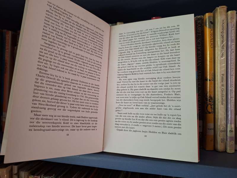 Goud agter die Berge-Kurt Lutgen 1971 first edition. Afrikaans text.