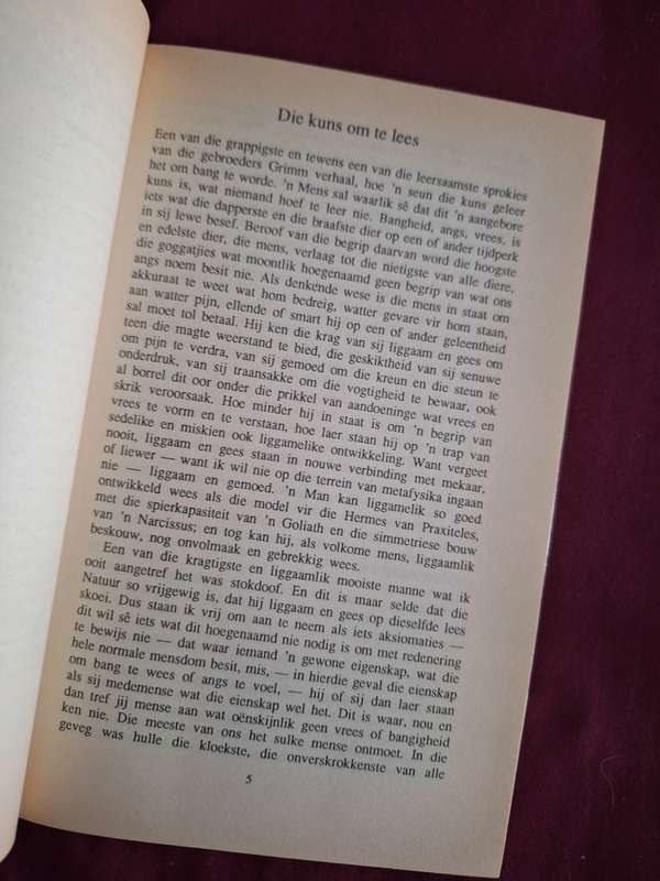 Literere Causerie C.Louis Leipoldt - first edition 1990 ingelei deur JC Kannemeyer Afrikaans Text