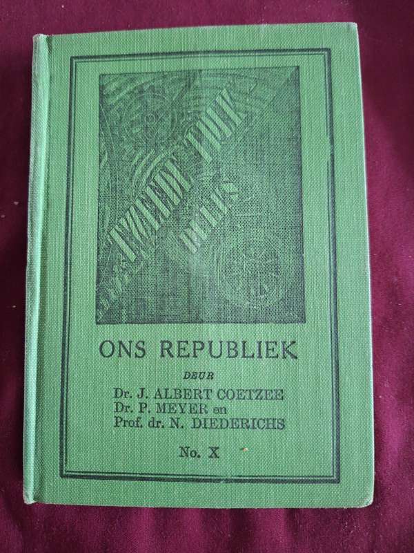 Tweede Trek Reeks no 10. Ons Republiek. 1941 Dr J Albert Coetzee amongst 3 / Afrikaans Text