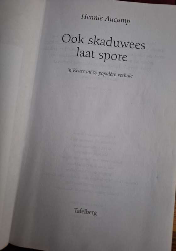 Hennie Aucamp-Ook skaduwees laat spore. Rare Title. 1st edition 2000 Afrikaans text.
