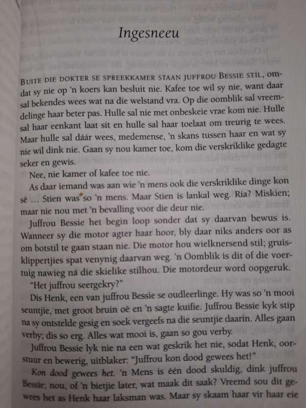 Hennie Aucamp-Ook skaduwees laat spore. Rare Title. 1st edition 2000 Afrikaans text.