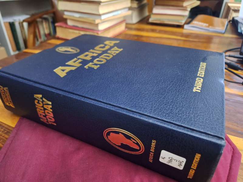 AFRICA TODAY - 3rd edition 1996 Forward by D Tutu English Text