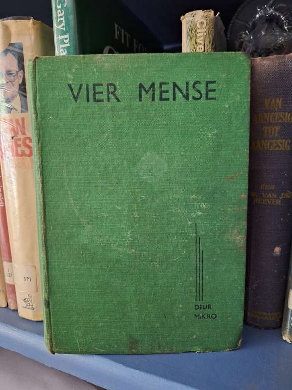 VIER MENSE - Mikro / 1944 - 1st Edition Afrikaans text