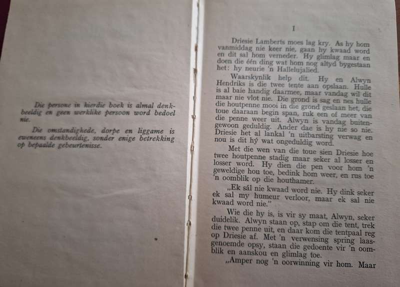 VIER MENSE - Mikro / 1944 - 1st Edition Afrikaans text