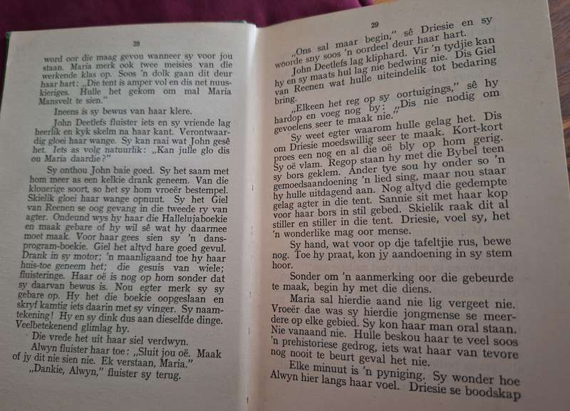 VIER MENSE - Mikro / 1944 - 1st Edition Afrikaans text