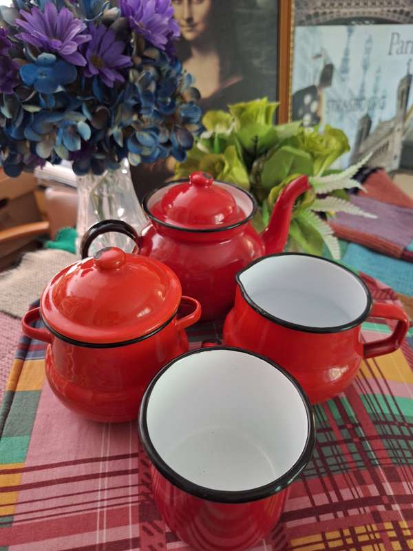 six piece enamel tea/coffe set.
