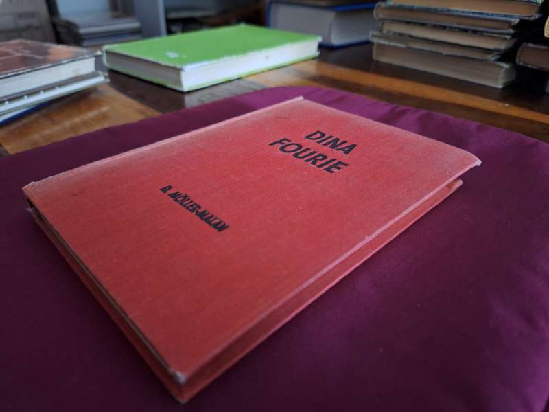DOROTHEA MOLLER-MALAN-Dina Fourie- 1953 first edition- Afrikaans text