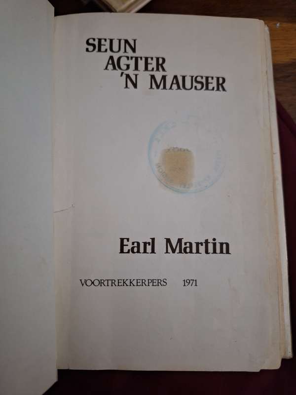 SEUN agter n Mauser-Earl Martin -1971 first edition. Afrikaans text. Scarce