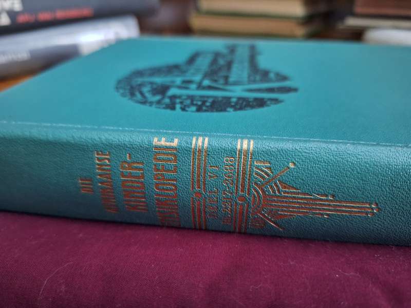 DIE AFRIKAANSE KINDERENSIKLOPEDIE-Dr CF Albertyn. Scarce. Afrikaans Text.
