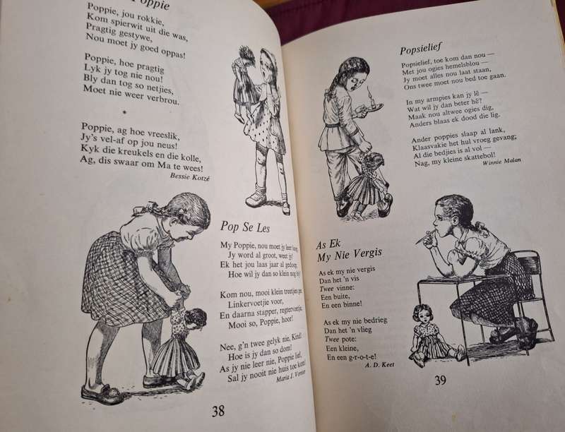 KLEUTER-VERSEBOEK deur DJ Opperman. 1957. Afrikaanse text. rare. First Edition.