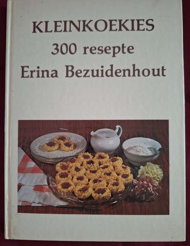 ERINA BEUIDENHOUT-Kleinkoekies 300 resepte- Afrikaans Cooking