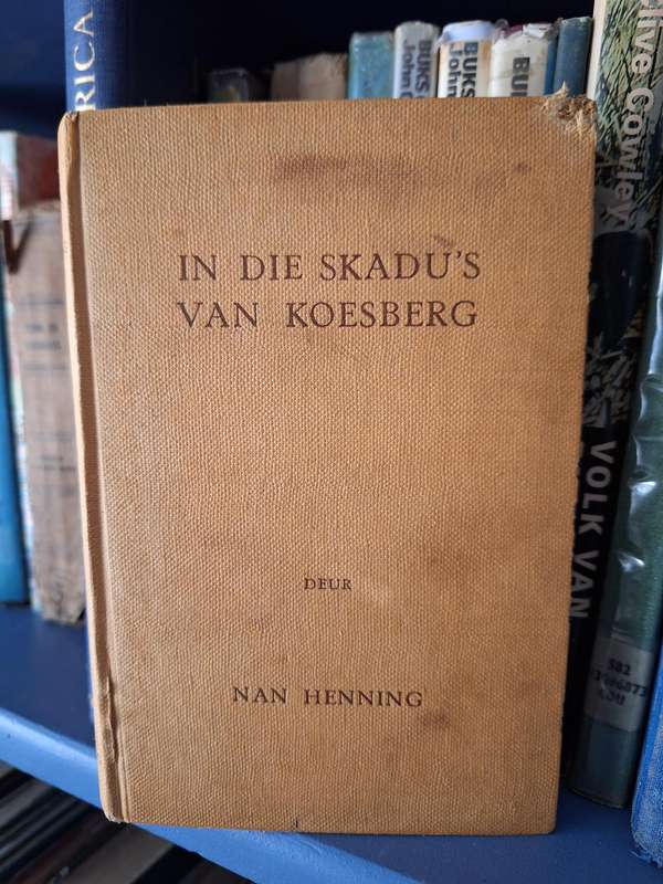 IN DIE SKADU'S VAN KOESBERG deur Nan Henning - Dagbreek Boekkring / Rare