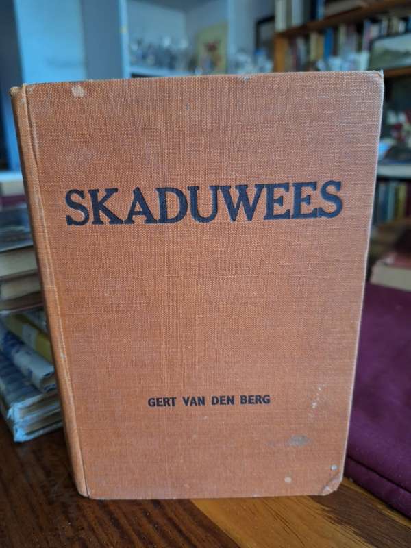 SKADUWEES - Gert van den Berg - 1947 first edition.