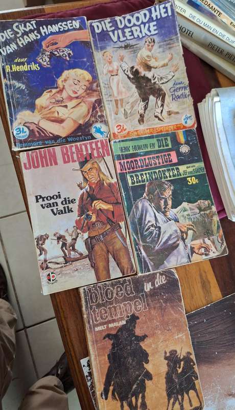 5 x Afrikaans Collectable Softcovers. See pictures. Ensemble