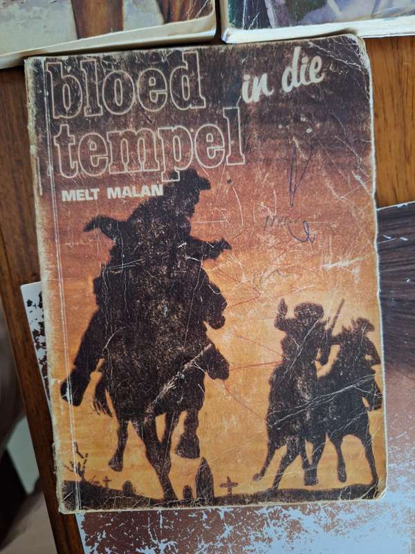 5 x Afrikaans Collectable Softcovers. See pictures. Ensemble