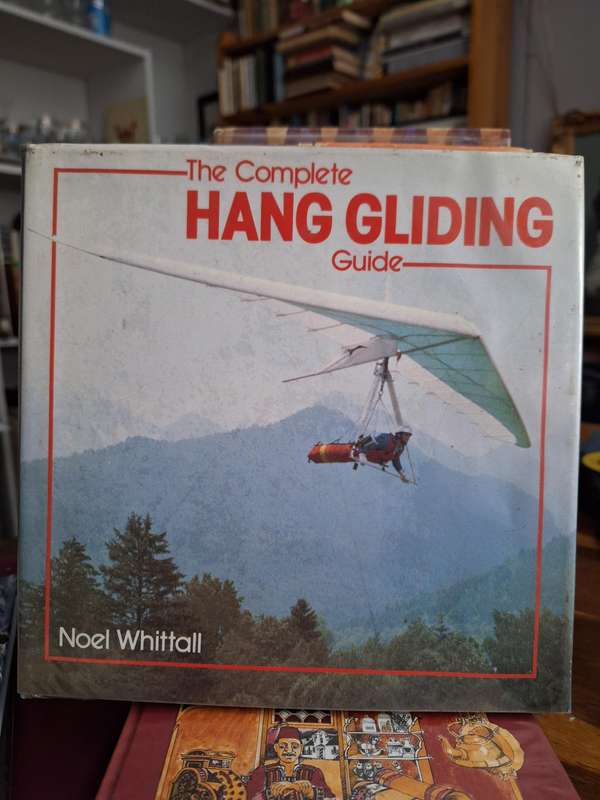 The Complete HANG GLIDING Guide - Noel Whittall-first edition 1984.