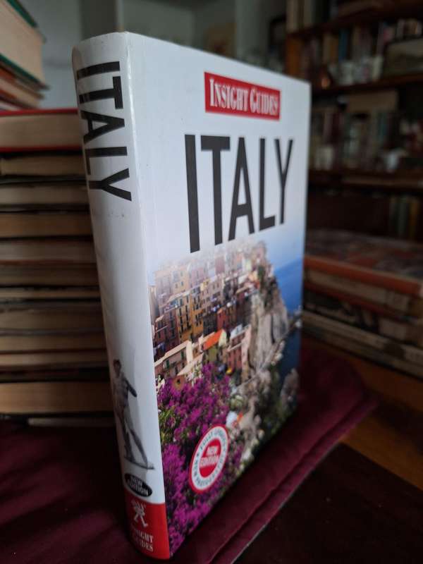 ITALY - Travel Guide - Insight Guides