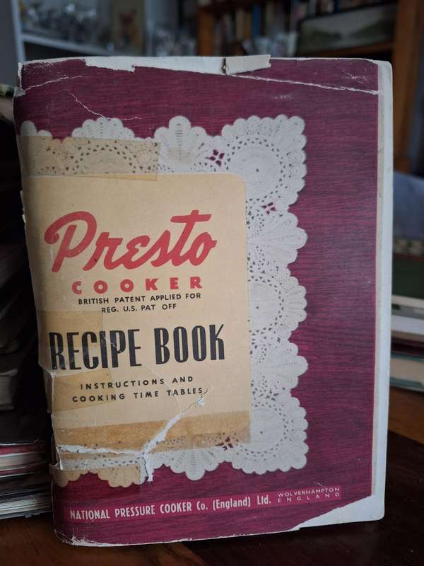 Presto Cooker Brochure. Recipe Book instructions and cooking time tables.