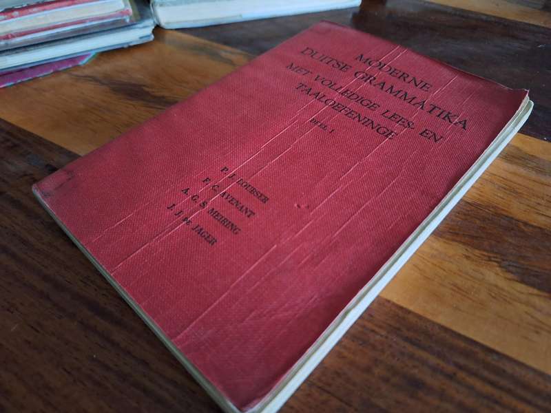MODERNE DUITSE GRAMMATIKA met volledige lees en taaloefeninge deel 1 (Vorms II en III) Vyfde druk.