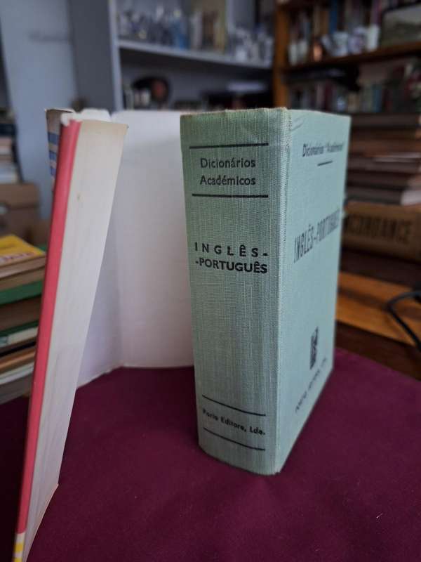 Dicionaros "Academicos" INGLES-PORTUGUES Porto Editora, LDA / Dictionary