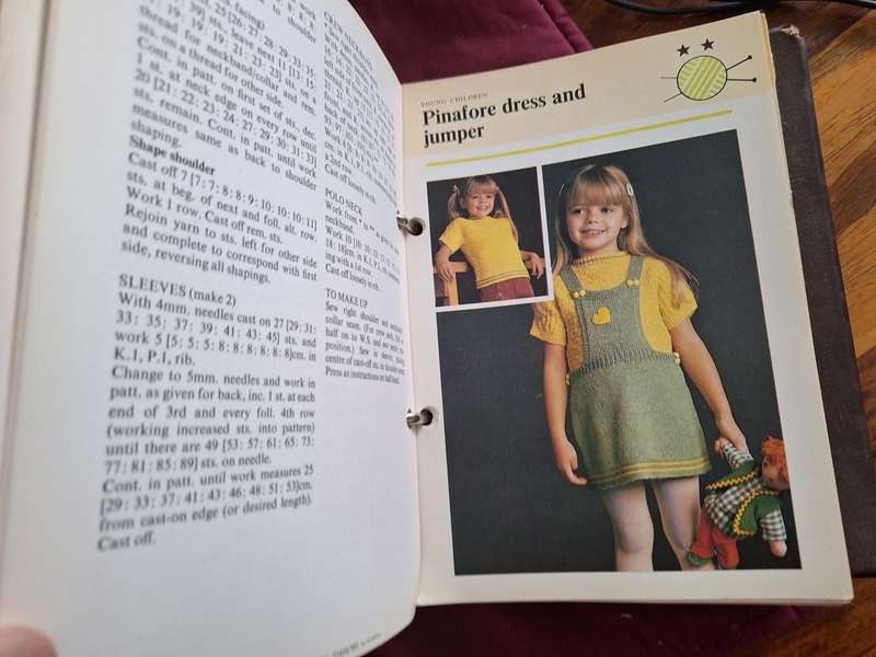ODHAMS knitting manual and catalogue - Rare