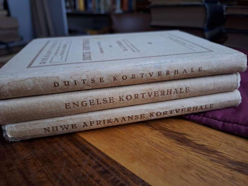 Die Kortverhaal Reeks x 3 Volumes. 1930's.