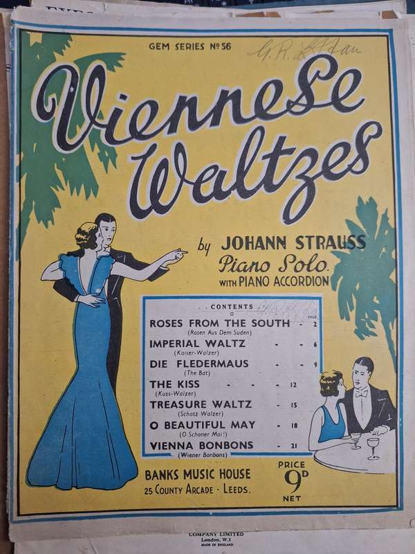 SHEET MUSIC - Viennese Waltzes by Johann Strauss Piano Solo with Piano accordion. pp24