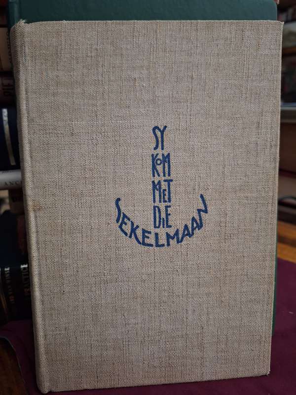 SY KOM MET DIE SEKELMAAN deur Hettie Smit /1937 with newspaper articles infront. dated in pen 1937