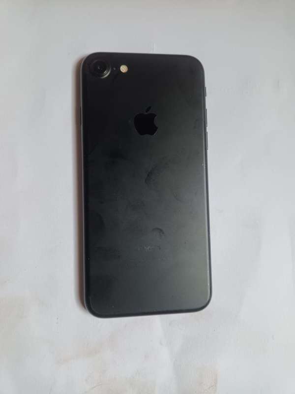 iphone 7 128 GB please read