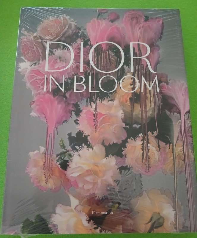 DIOR IN BLOOM (Hard cover edition)