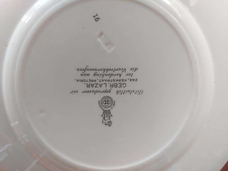 1838-1938 VOORTREKKER EEUFEES (ROYAL DOULTON) NO CHIP MARKS - PRICE ON BOTH