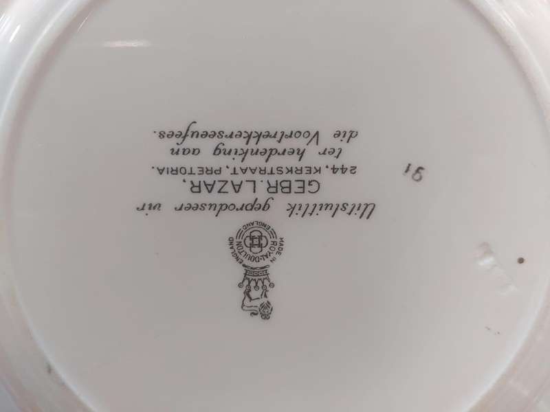 1838-1938 VOORTREKKER EEUFEES (ROYAL DOULTON) NO CHIP MARKS - PRICE ON BOTH