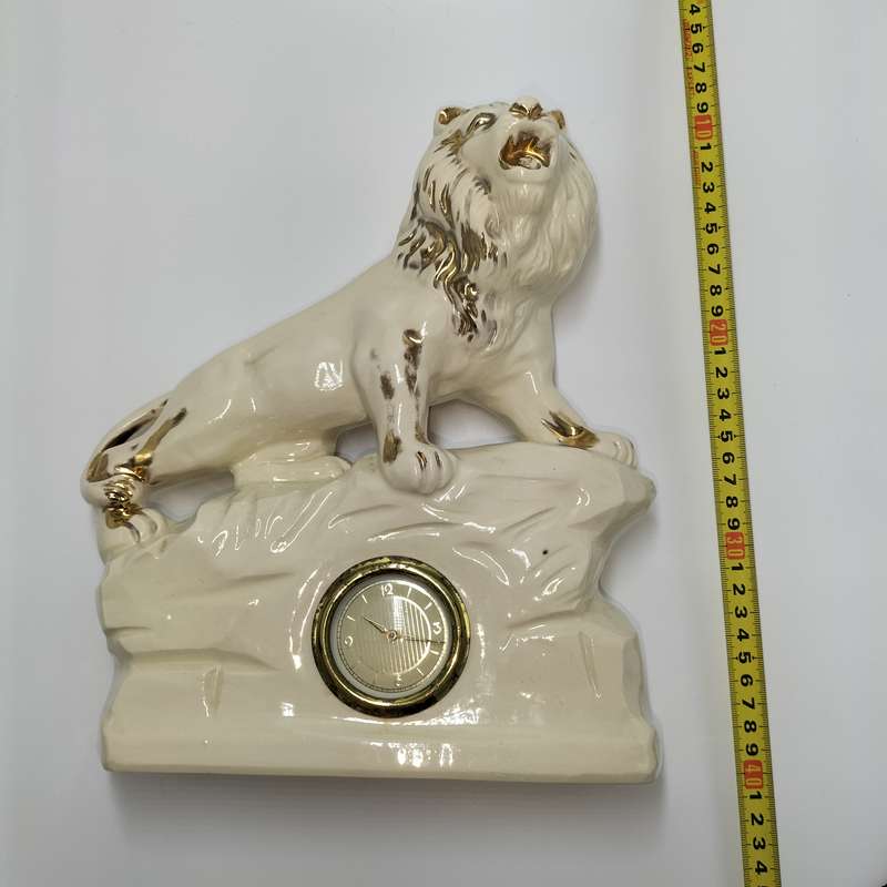 Large Vintage Porcelain Lion Clock (NOT TESTED)!!!!