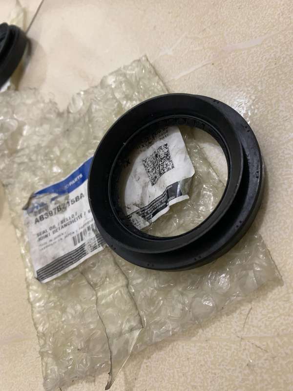 FORD RANGER 2011 GEARBOX SEAL  AB397B215BA