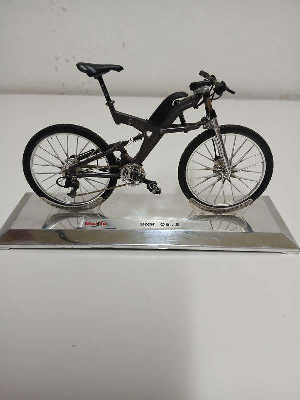 MAISTO 1:12 SCALE TOUR DE MAISTO BICYCLES