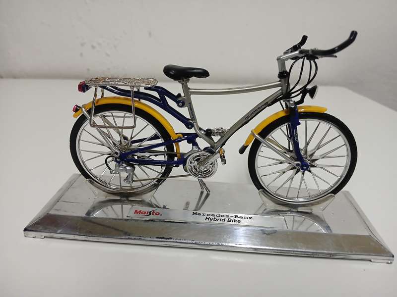 MAISTO 1:12 SCALE TOUR DE MAISTO BICYCLES