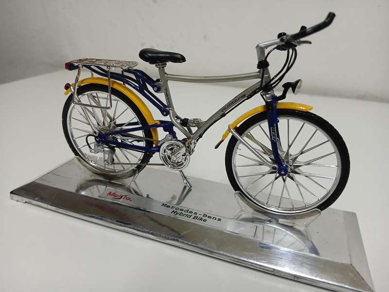 MAISTO 1:12 SCALE TOUR DE MAISTO BICYCLES