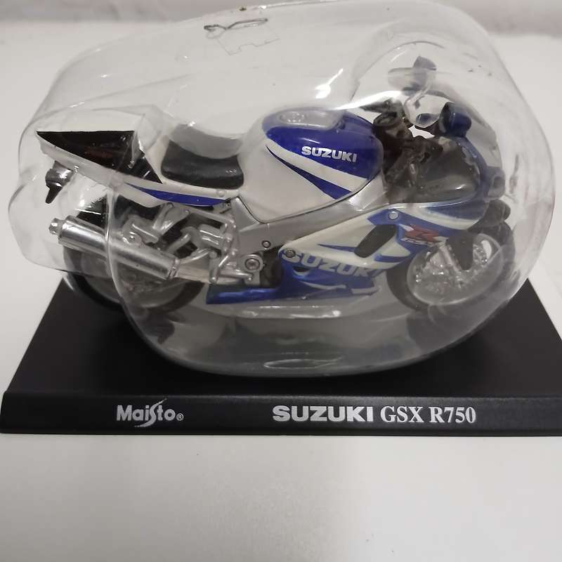 Suzuki GSX R750 Maisto 1 18 Scale Replica Motorcycle