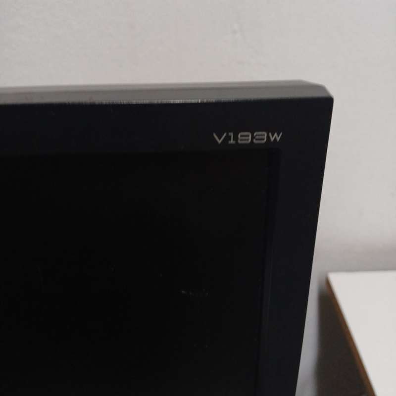 2 Pc monitors