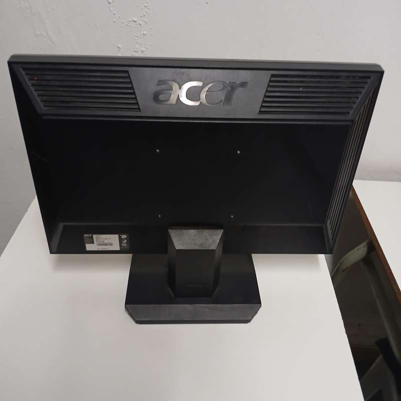 2 Pc monitors