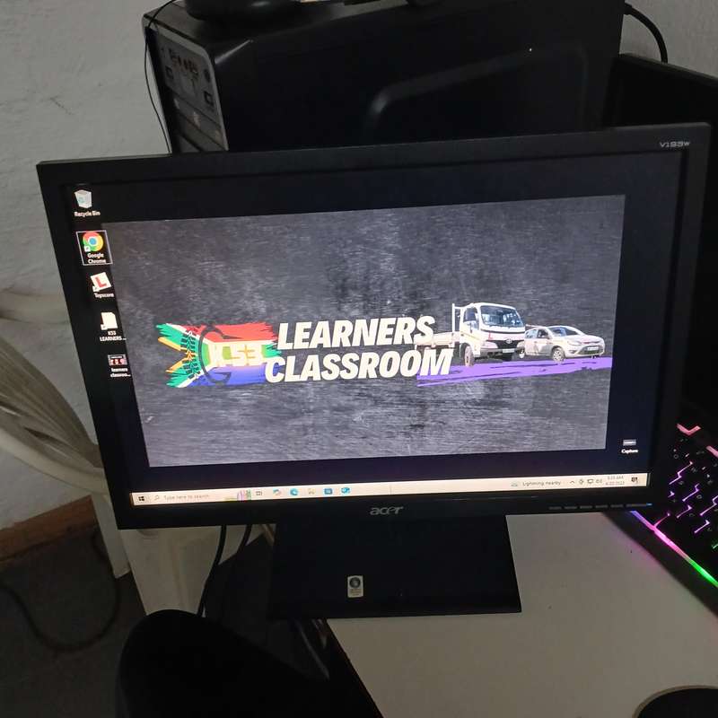 2 Pc monitors