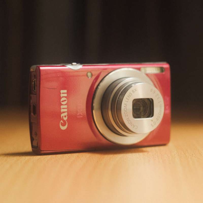 Canon Ixus 145 - 16MP - 8x Zoom - Digital Camera
