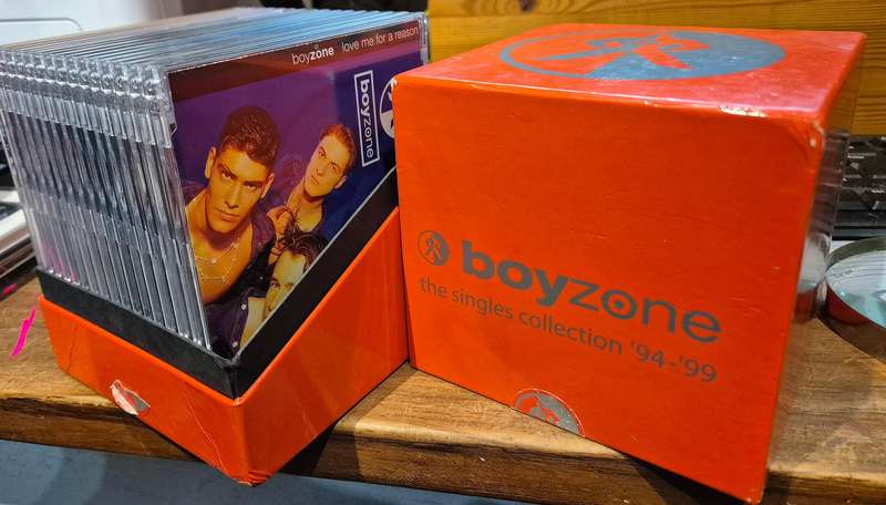 Boyzone - The Singles Collection '94-'99 16-CD Singles in Box
