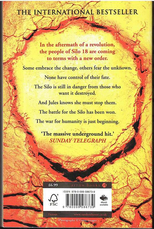 Dust (Wool Trilogy, Book 3) - Hugh Howey