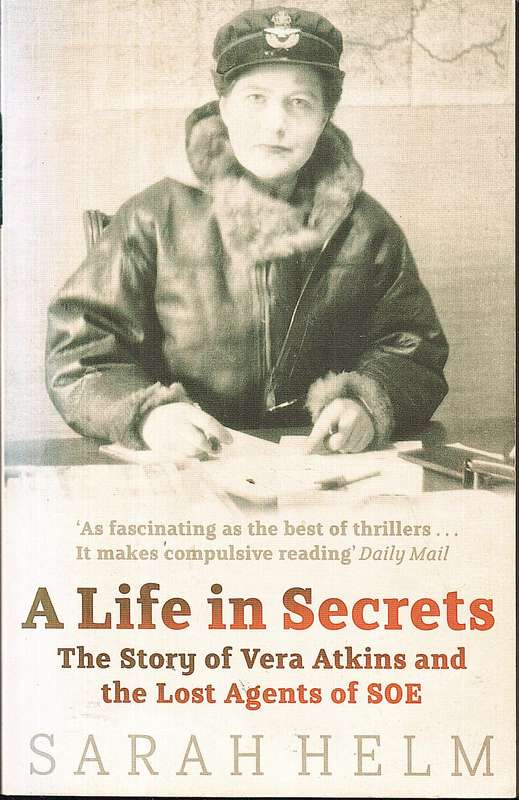 A Life in Secrets: The Story of Vera Atkins and the Lost Agents of SOE - Sarah Helm
