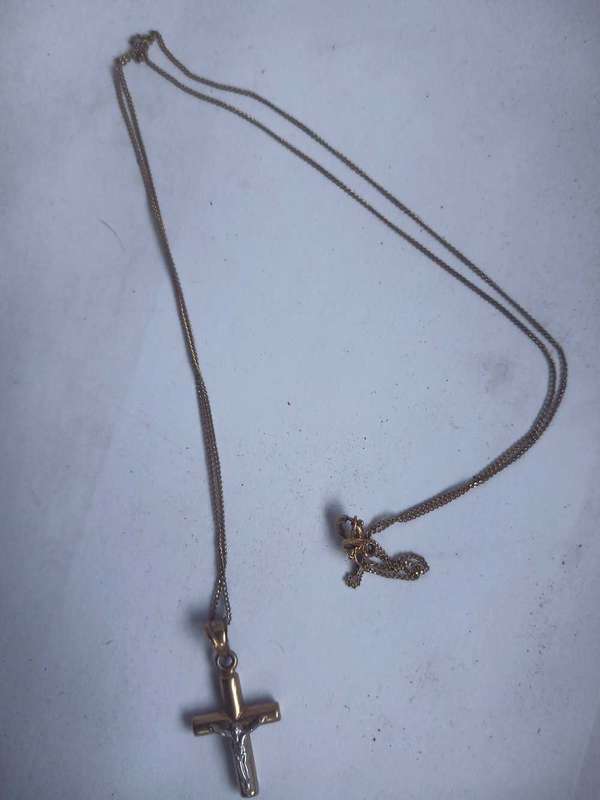 9ct yello gold necklace with 9ct cross pendant
