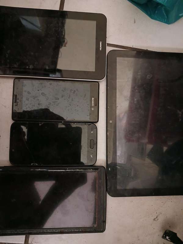 Joblot cellphones and tablets
