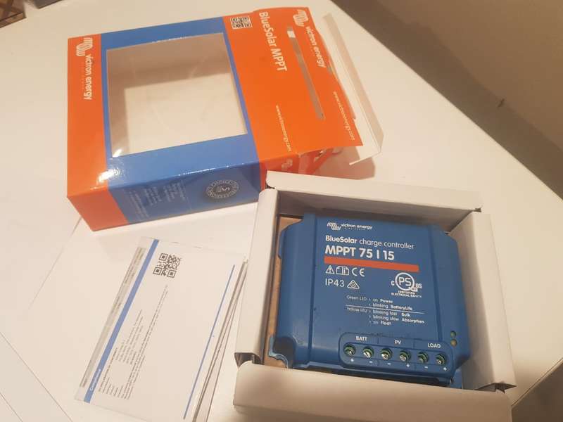 Blue Victron MPPT 75 15
