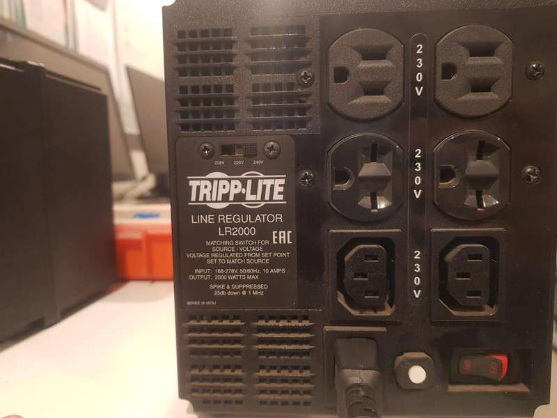 TRIPP-LITE LINE REGULATOR LR200