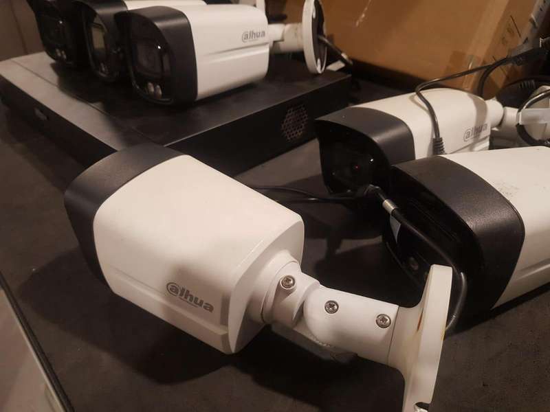 Dahua DVR & Bullet camera's (8 cameras)